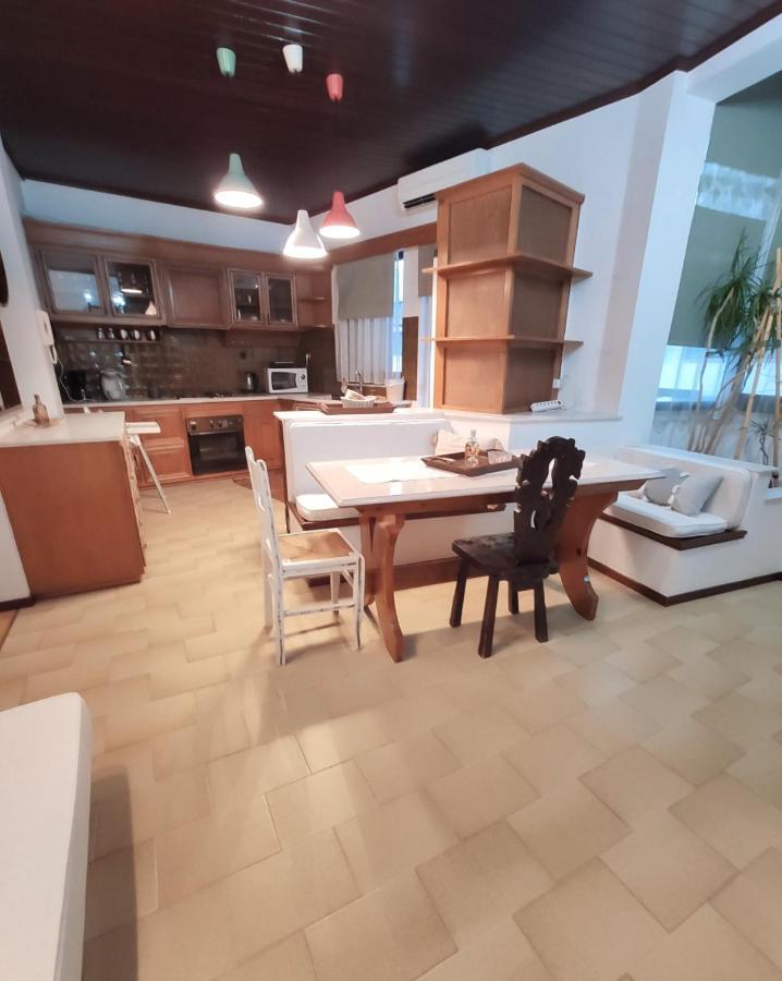 Johnny'S Loft Appartement Agrinio Buitenkant foto