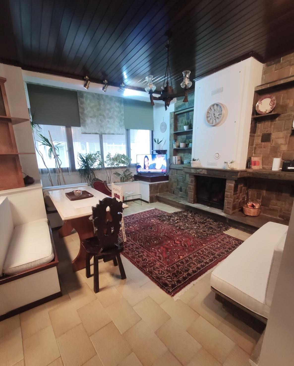 Johnny'S Loft Appartement Agrinio Buitenkant foto